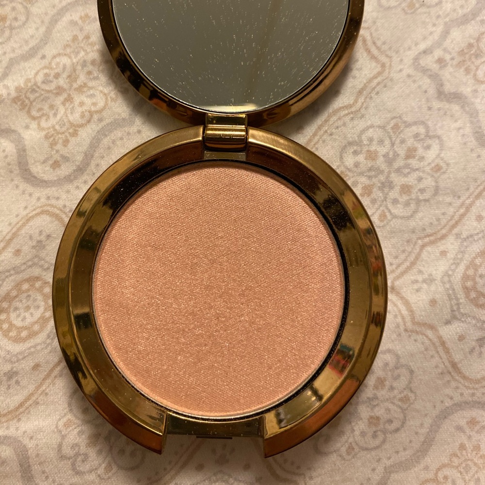 Becca Light Chaser Highlighter